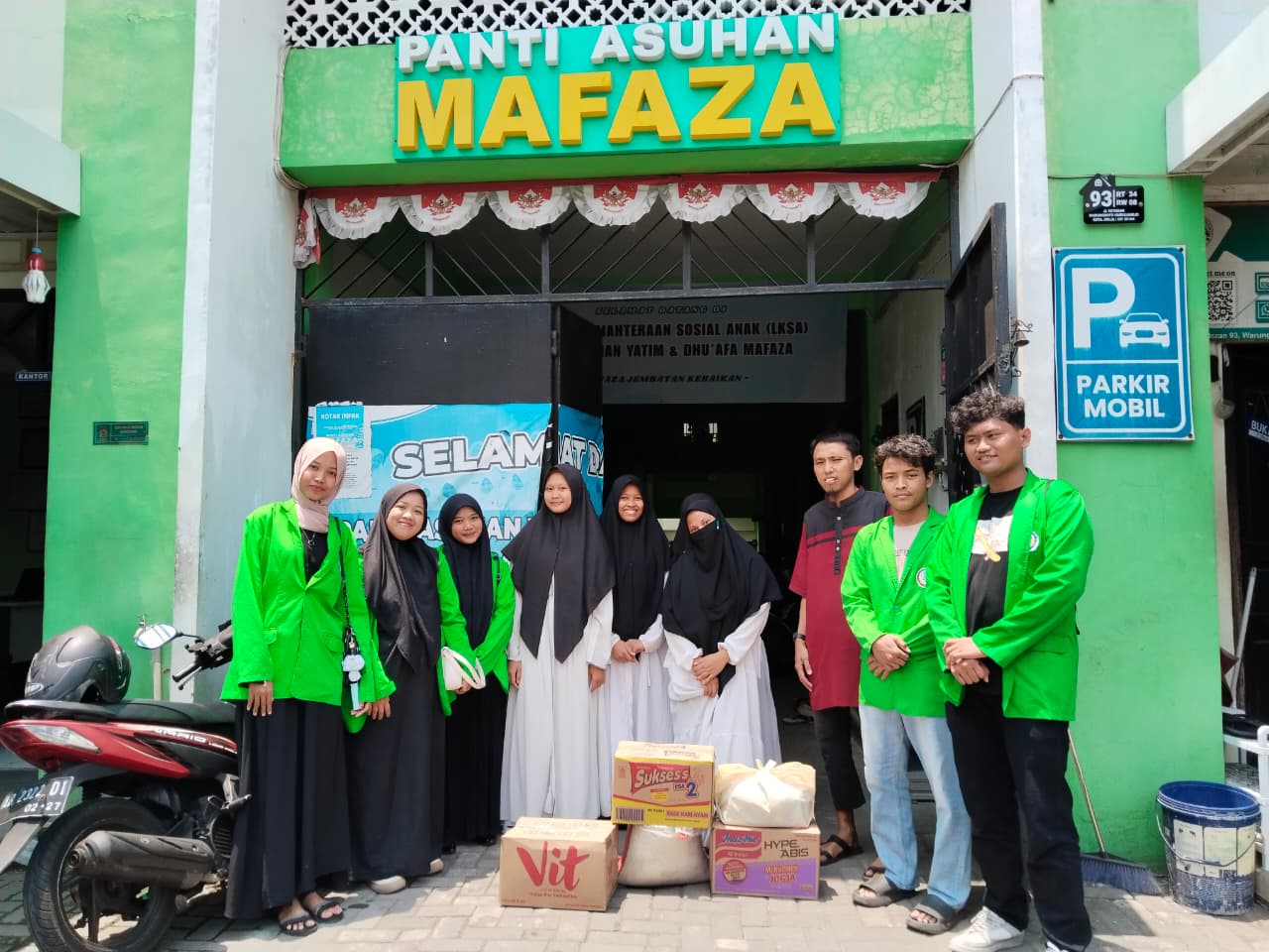 Ormawa STMIK El Rahma Salurkan Donasi Sembako Hasil Kepedulian Mahasiswa Baru ke Panti Asuhan Mafaza Yogyakarta