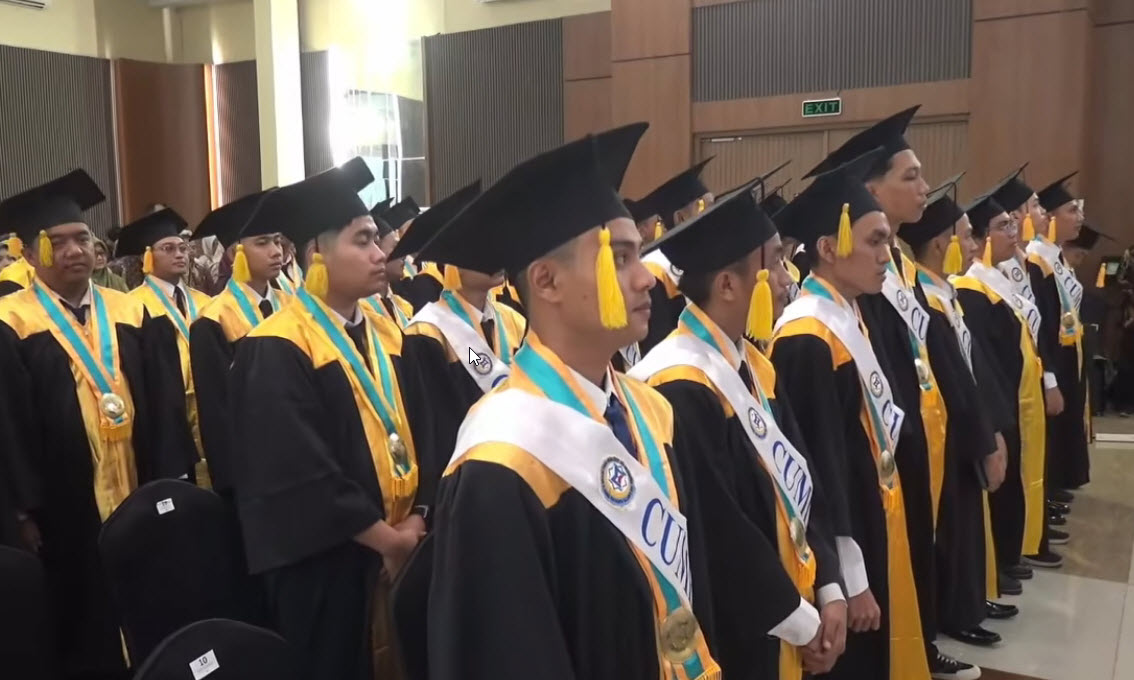 Wisudawan wisudawati