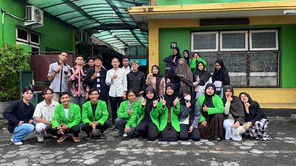 Kelompok Bisnis Mahasiswa STMIK El Rahma Yogyakarta Selenggarakan Pelatihan Desain Poster dan Video untuk Remaja Masjid se-DIY